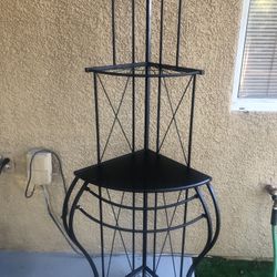 Iron stand Tower Plants ,pick Up Only 