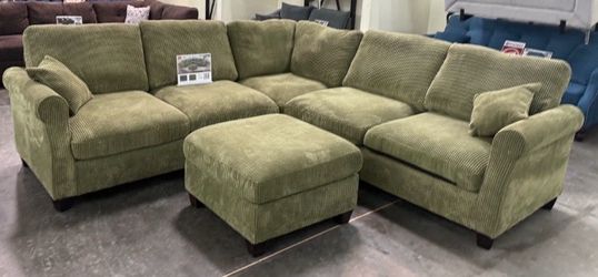 Neew sage sectional.sofaa with ottoman!!!!