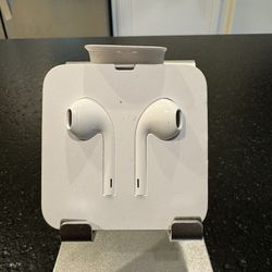 Apple “Ear Pods” with Lightning Connector In Ear Canal Headset - White