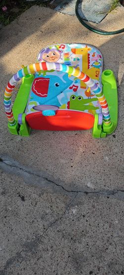 Fisher-Price Deluxe Kick & Play Piano Gym