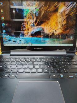 Samsung NP900X3K (ATIV Book 9) ultra-thin ultrabook. 13.3-inch QHD+ display,  Intel i5-5200U, 128GB Solid State Drive, 4GB RAM, touchscreen, Windows 1