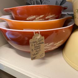 Lots Of Beautiful vintage Pyrex!