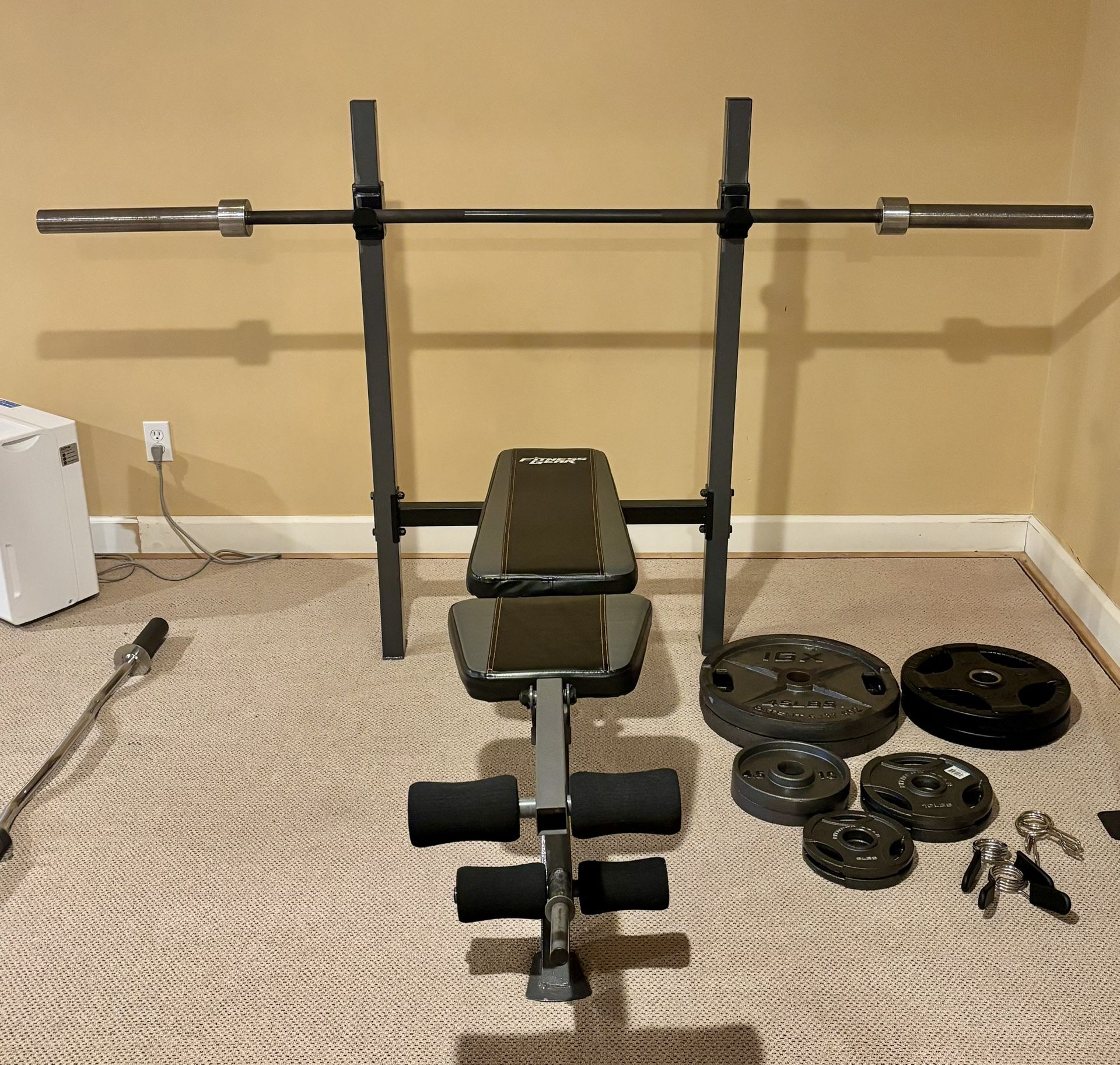 Fitness Gear Weight Bench & 170lbs Of Weights