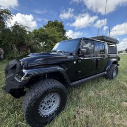 2022 Jeep Gladiator 4x4 One Owner Only, Clean Title!