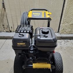 Dewalt 4400 PSI 4.0 GPM 420cc CRX420 Engine Gas Pressure Washer