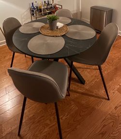 Modern Dining Table Set + 4 Chairs