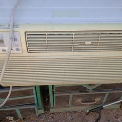 14,000 Btu Frigidaire Air Conditioner