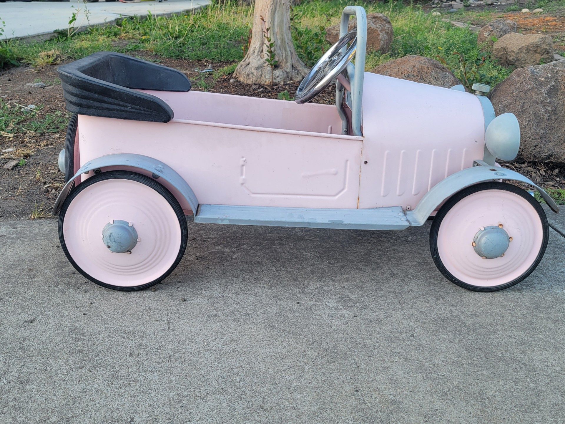 Pink Retro/classic Pedal Kids Car!