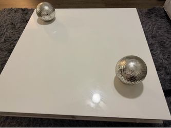 IKEA Tofteryd White Gloss Coffee Table – Excellent Condition – $150