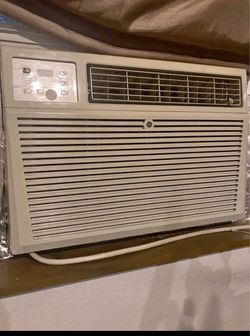 Window AC AC FOR THE LIVING ROOM THE 220 cord