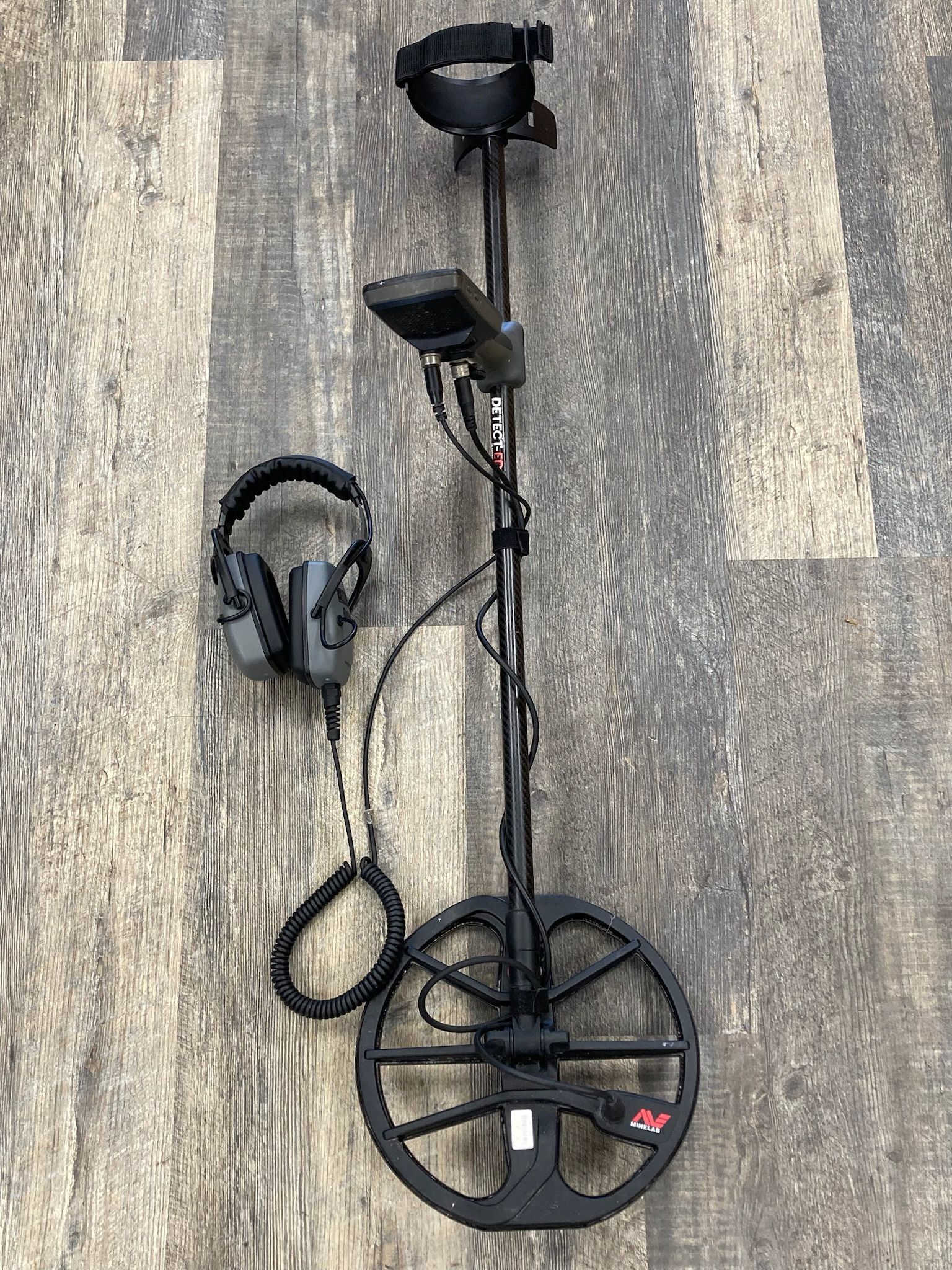 Minelab Equinox 800 Metal Detector with EQX 11” Double-D Waterproof Coil