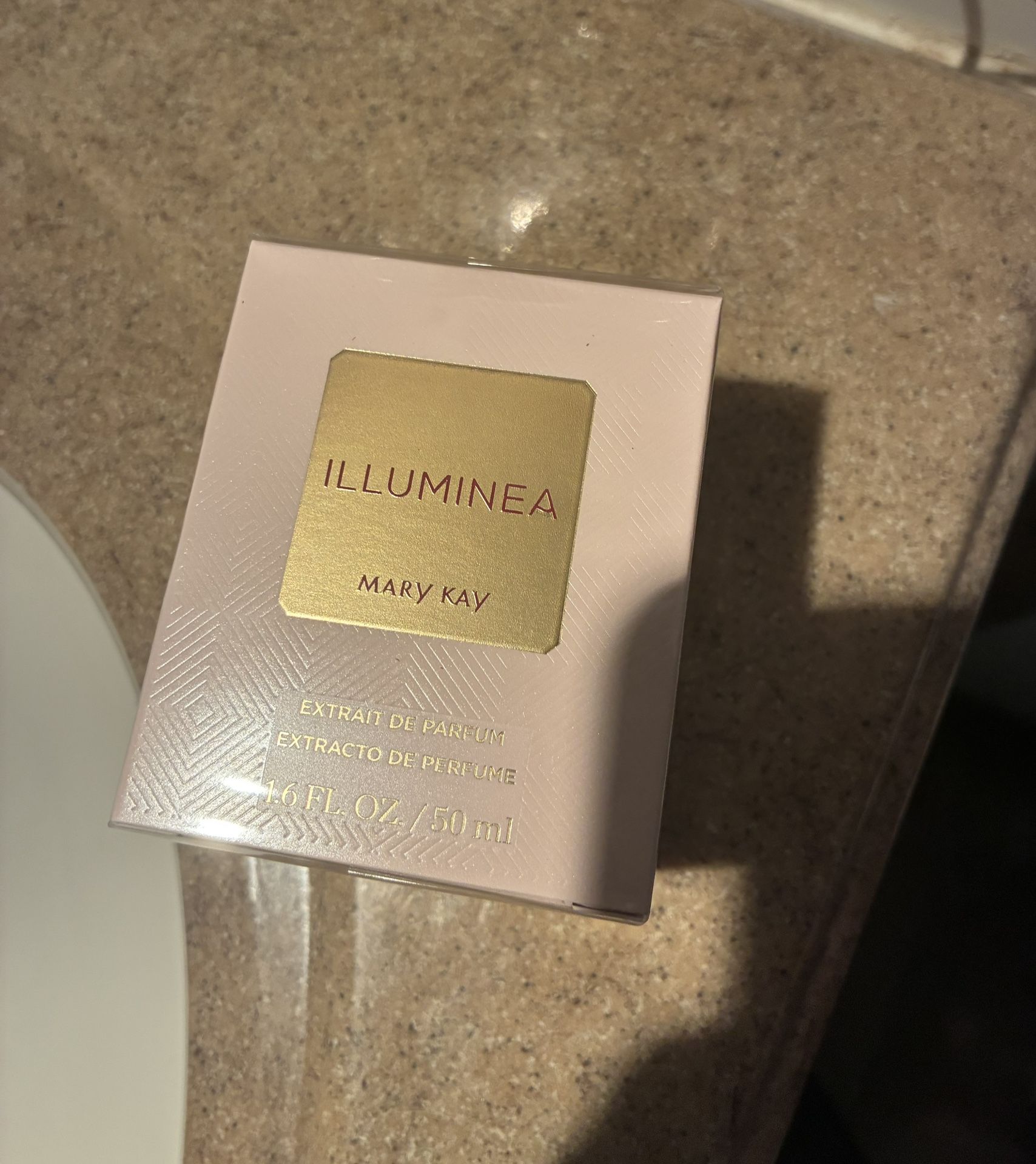 ILLUMINEA Extrait De Parfum By Mary Kay