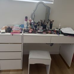 Makeup Table