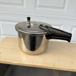 T – Fal Safe 2 Pressure Cooker pot. 