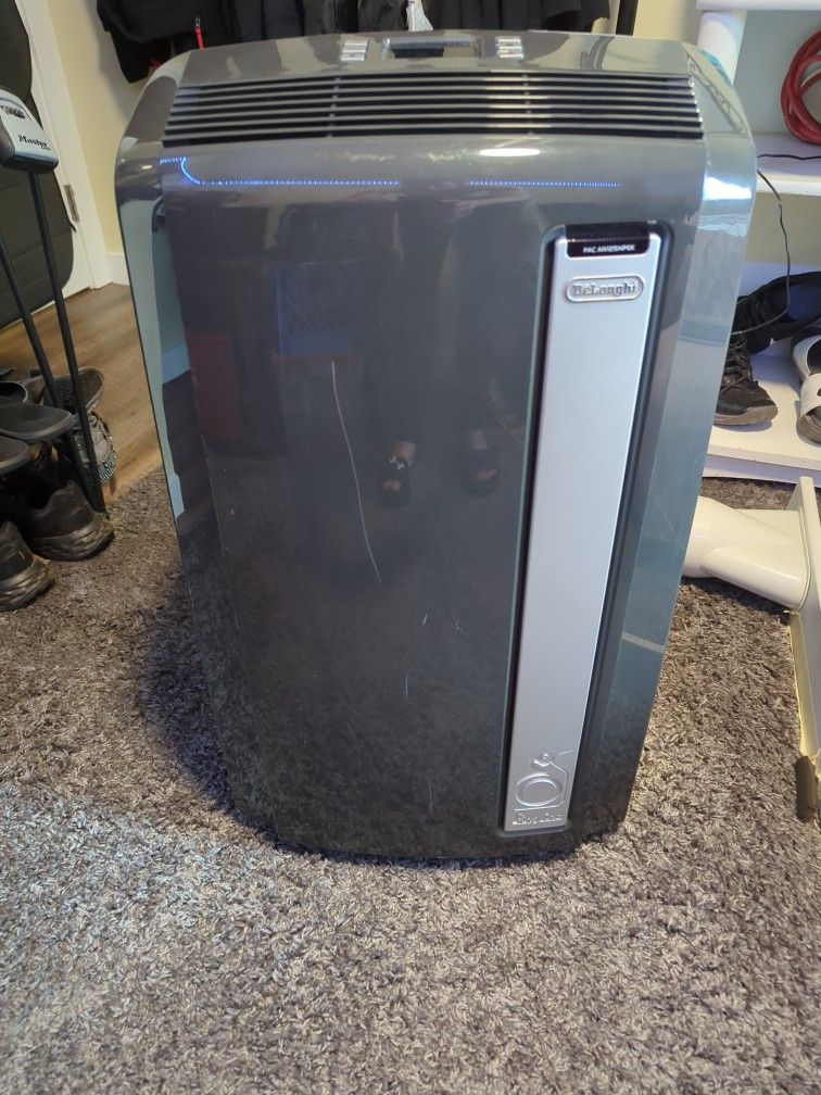 DeLonghi Portable Air Conditioner 12,500 BTU 550 SQ FT for Sale in