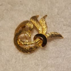 Ledo Broach Beautiful Golden Tone Broach 