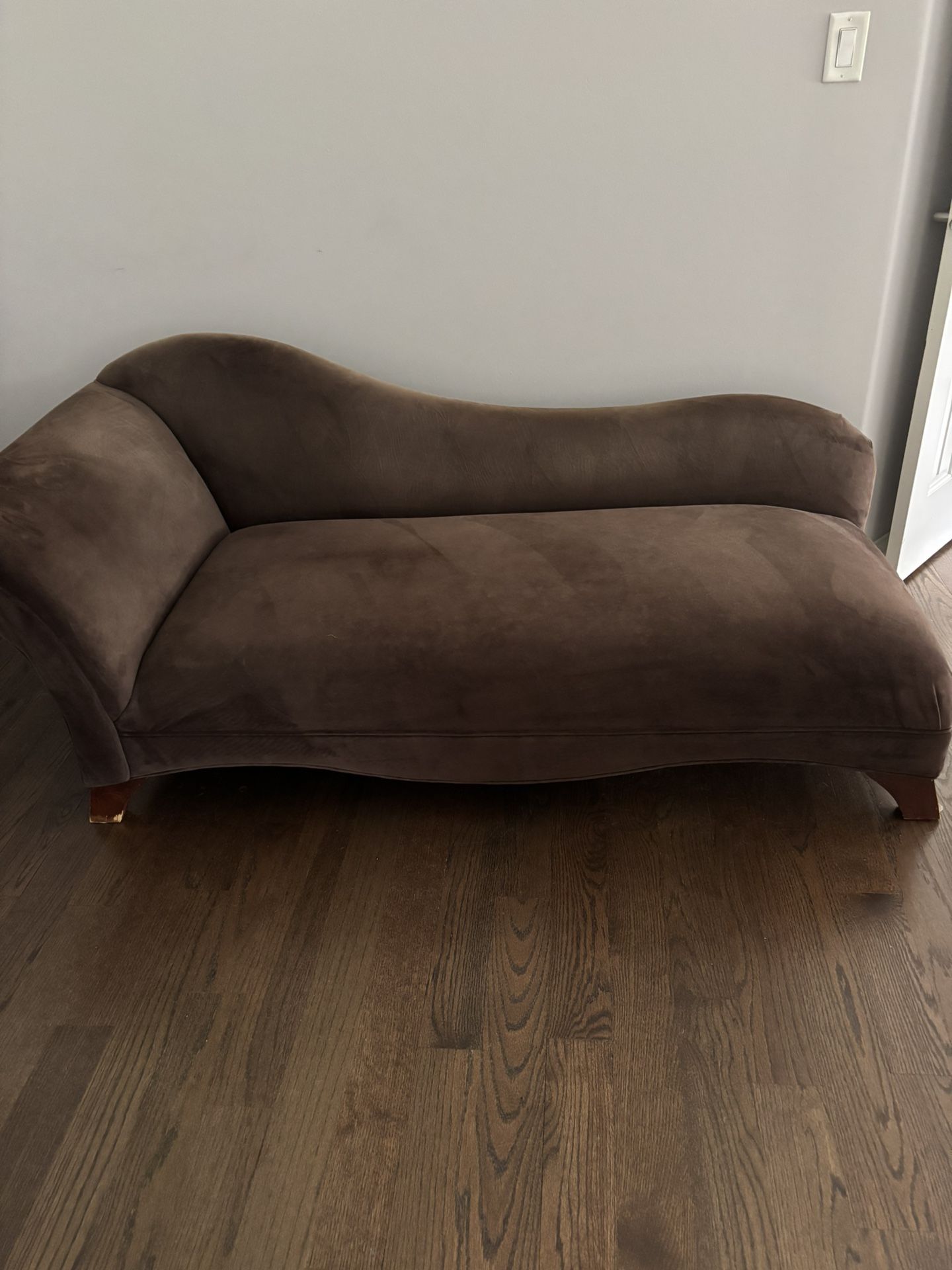 Walter E Smithe Chaise Lounge Chair Couch