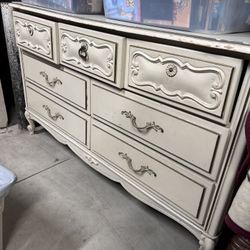 Antique Bedroom Furniture