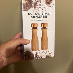 Salt And Pepper Grinder Set