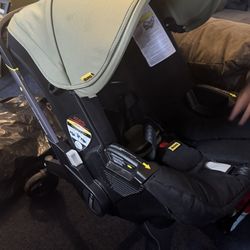 Doona Car seat/Stroller + Base