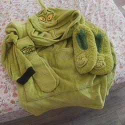 Grinch Pullover