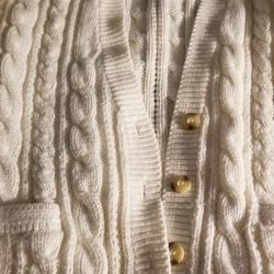 Thick White Knit Cardigan w 2 Pockets -EUC