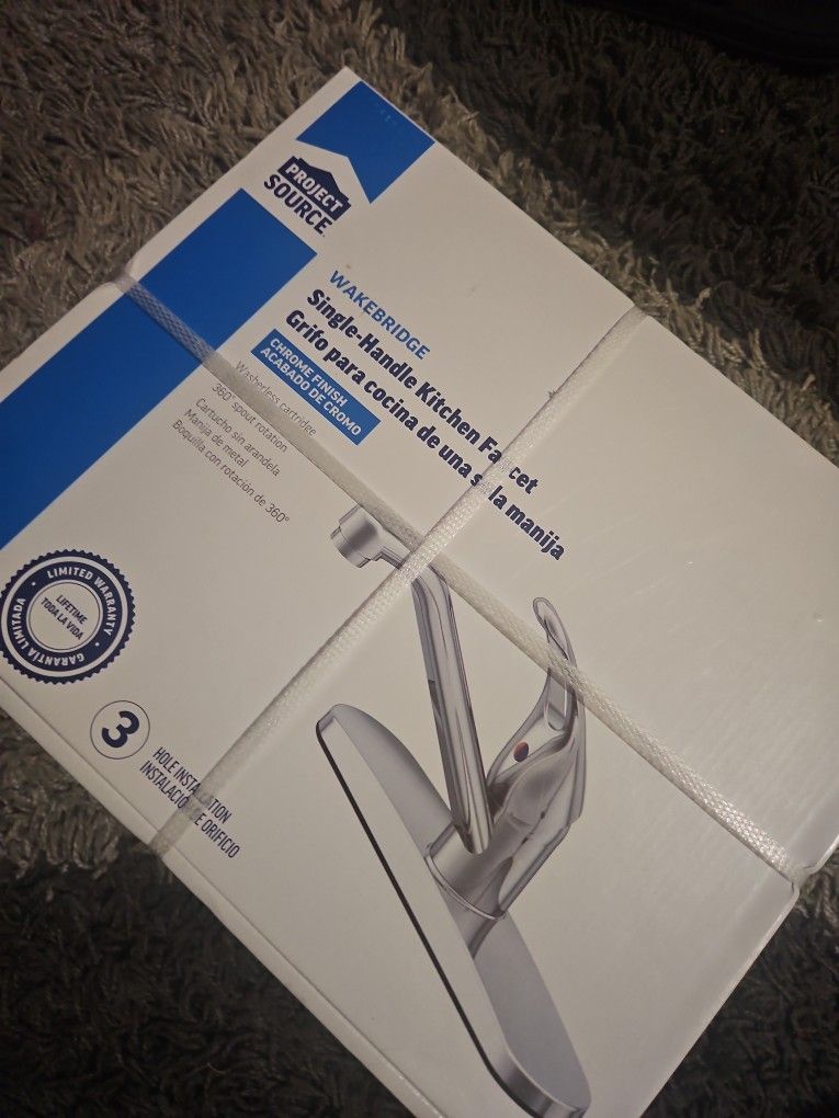 Wakebridge Single Handle Kitchen Faucet 