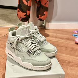 Jordan 4 Retro