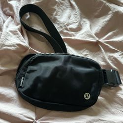 Lululemon Everywhere Belt Bag 1L