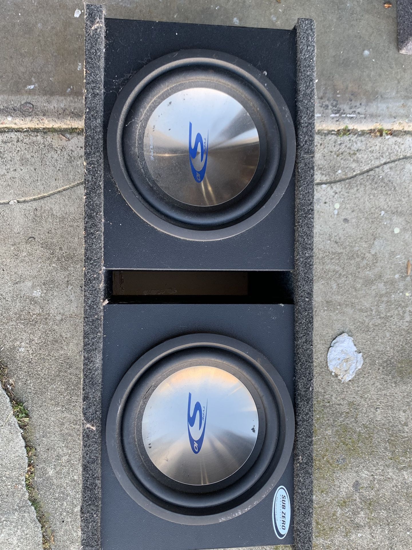 Alpine type s 10” subwoofers.