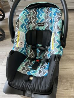 Evenflo LiteMax Infant Car Seat Expires in 2028 for Sale in Katy