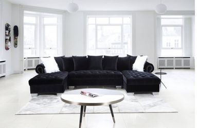Black Sectional 🛋 ALL THE PILLOWS INCLUDED. Same day delivery 🚚