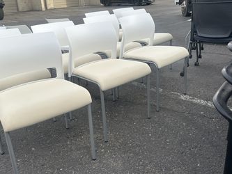 Steelcase Guest Side  Lobby Waiting Room Classroom Training Room Office Chairs 