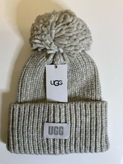 NEW UGG Light Grey Chunky Rib Knit Beanie With A Pom-Pom