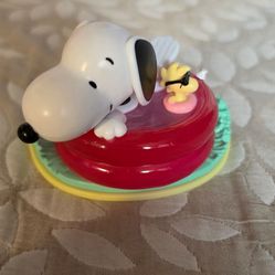 Snoopy figure