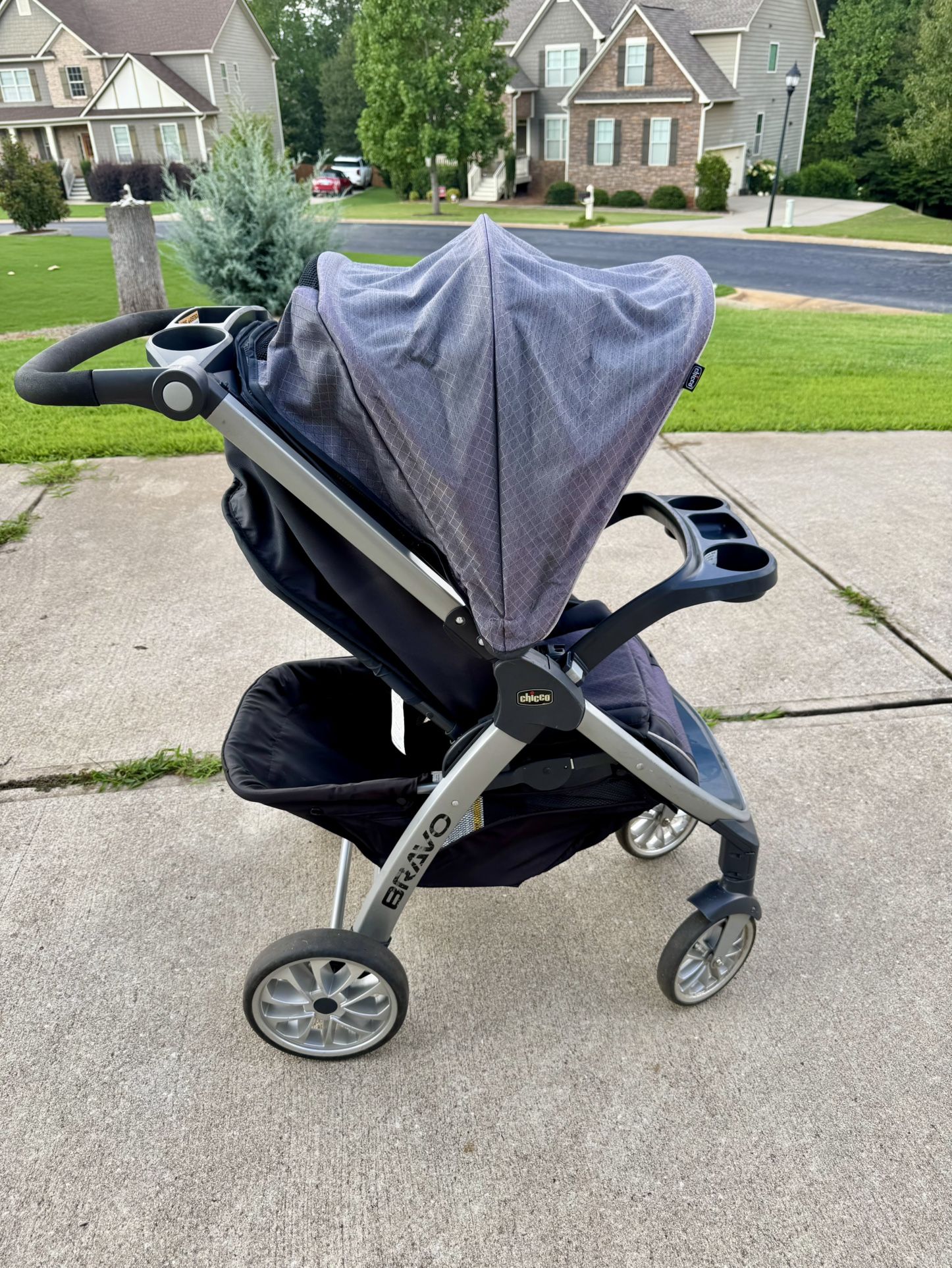 Chicco Bravo stroller - Great condition- Compatible With Chicco OneFit Car Seat