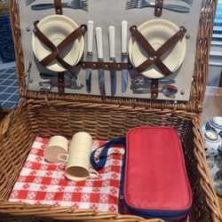 Classic Picnic Basket