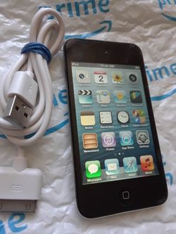 APPLE IPOD TOUCH 4 GEN 8GB No LOCKS WORKING FINE Touch 4th Gen And Cable