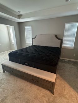 King bed w/ mattress
