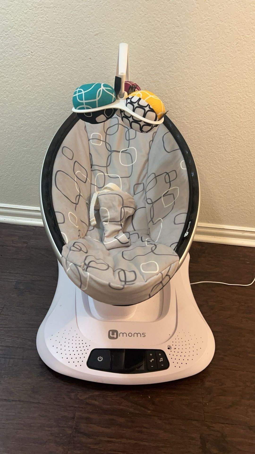 4 Moms mamaroo Swing