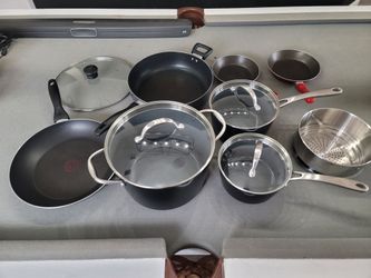 Cookware pots and frying pans