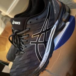 ASICS Sz 9