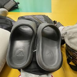 Yeezy Slides Onyx | Black