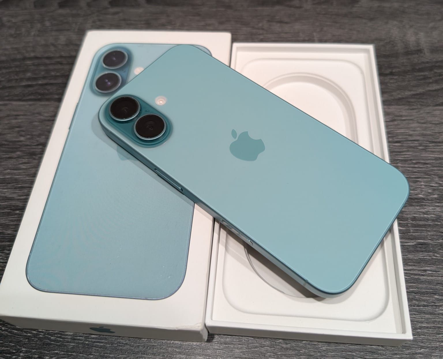 Apple Iphone 16 Teal UNLOCKED Like NEW