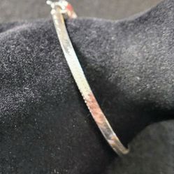 STERLING SILVER ITALY 925 3MM HERRINGBONE BRACELET APPROX 7" IN LENGTH AND WEIGH 2.3 GRAMS