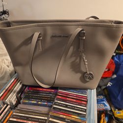 Michael Kors Sheila Large Tote Bag