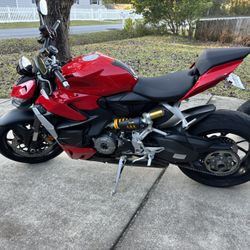 2022 Ducati Streetfighter V2 