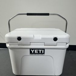 YETI Roadie 20 – White – Great Condition