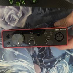 Scarlet Solo And Mv7 Mic 