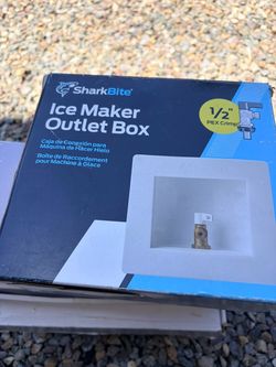 SharkBite Ice Maker Outlet Box 1/2"